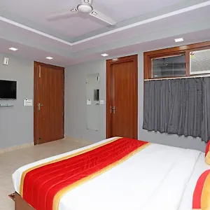 *** Hotel Capital O Aashiyana Paradise Near Omaxe Mall India