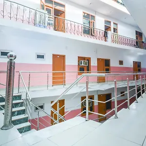 Hotel Spot On 36686 Om Shanti Palace, Chandigarh